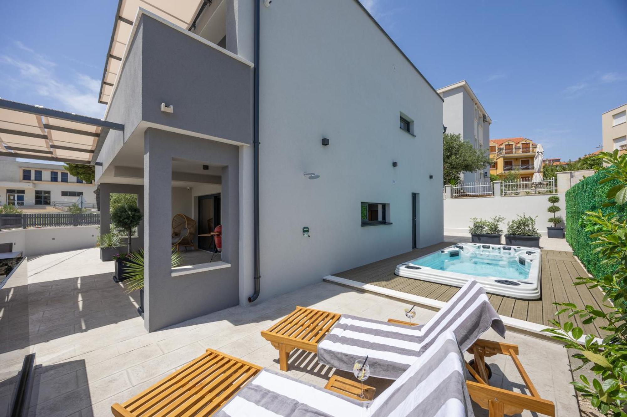 Roma Sauna And Hydrotherapy Pool